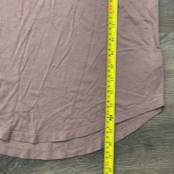 Aritzia Babaton Foundation V Neck Tee T-Shirt Neutral Mauve Pink Size S Small - Picture 5 of 7